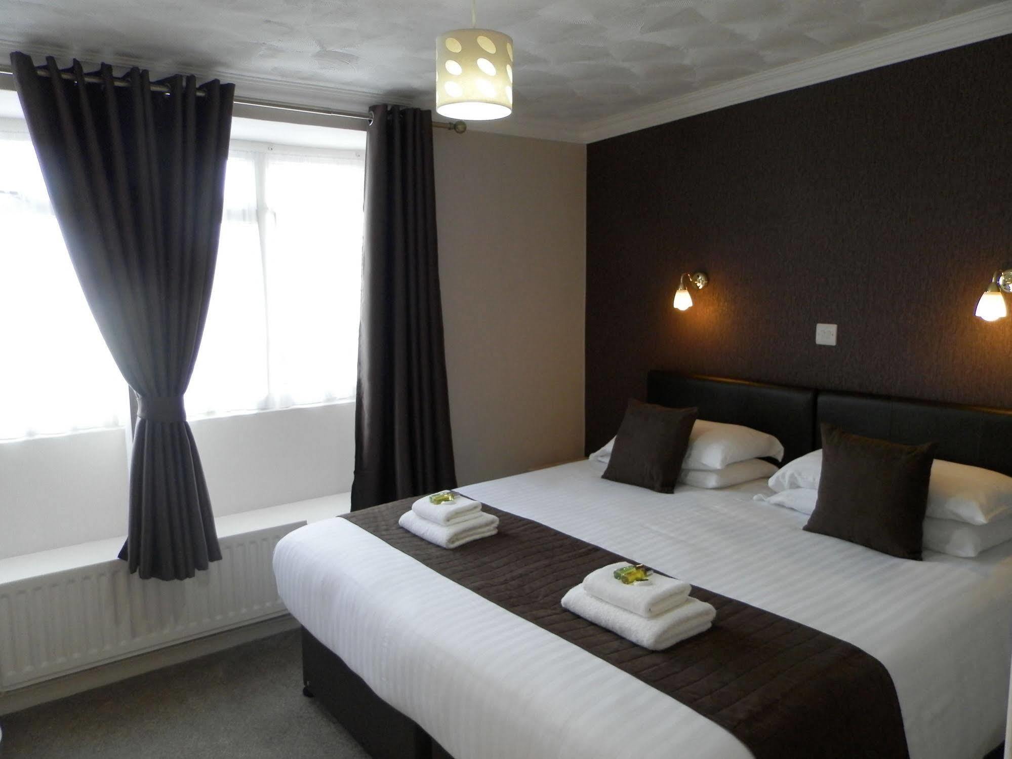 Wayside Cheer Hotel Castel Buitenkant foto