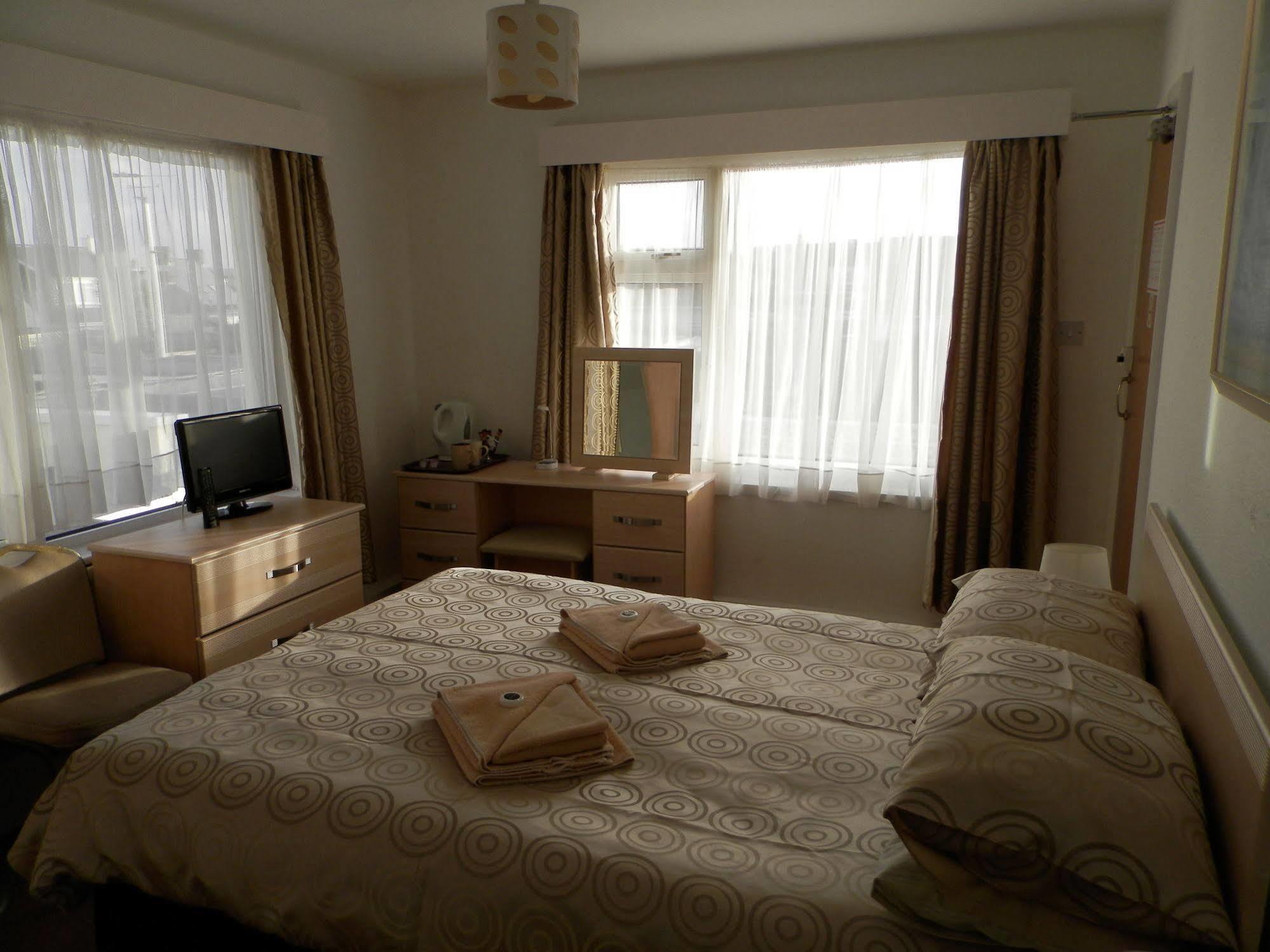 Wayside Cheer Hotel Castel Buitenkant foto