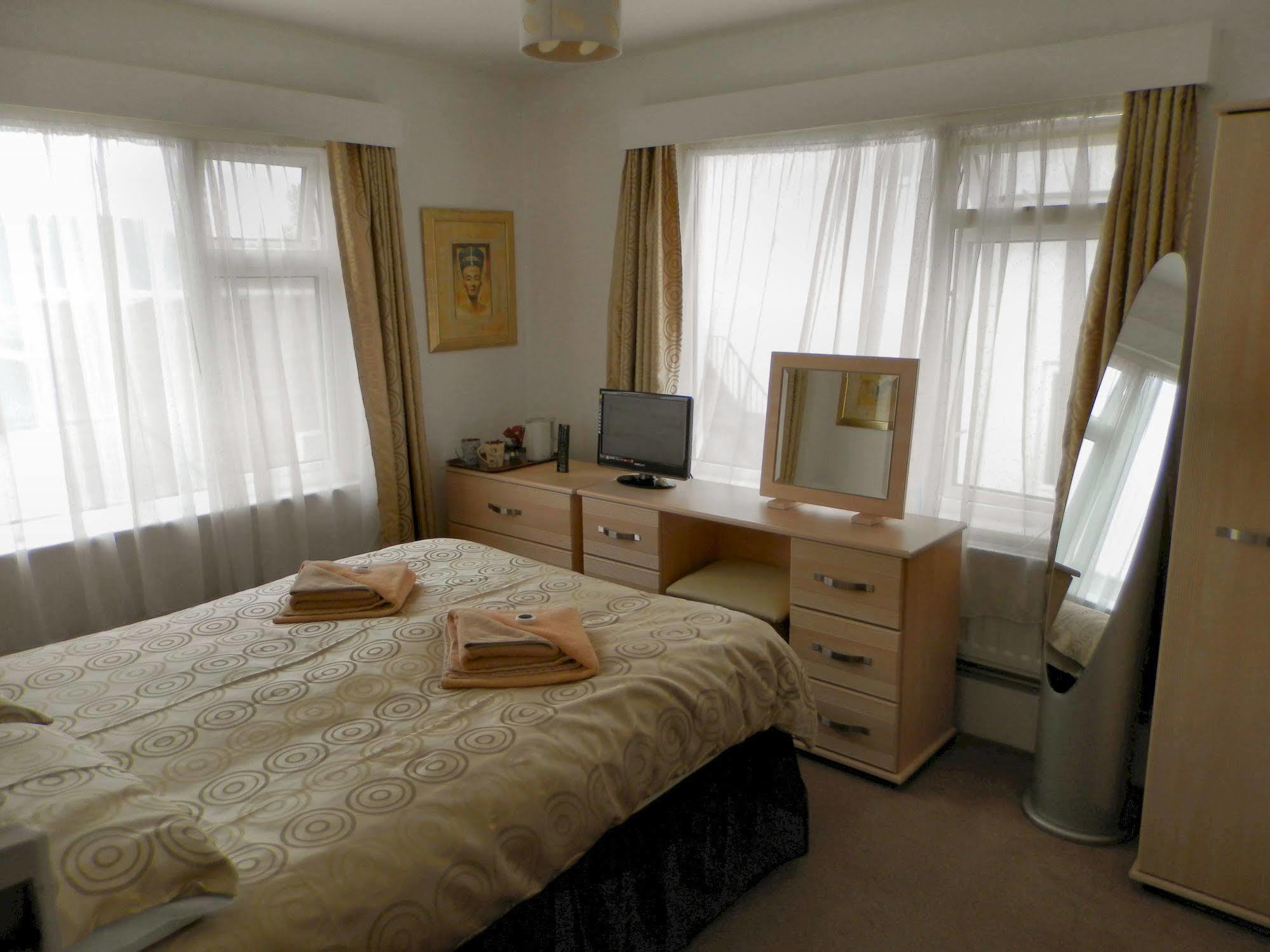 Wayside Cheer Hotel Castel Buitenkant foto